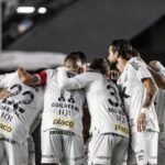 Conmebol cancela Medellín x Flamengo após tumulto e tentativas de invasões