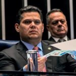 Michelle cobra desculpas públicas e mantém distância da campanha de Flávio Bolsonaro