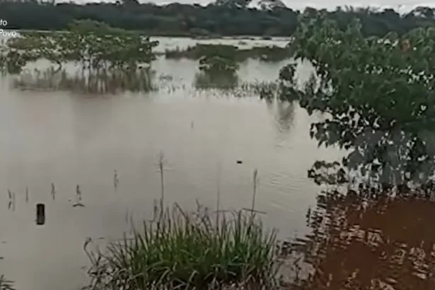 Cheia do Rio Dourados. (Reprodução)